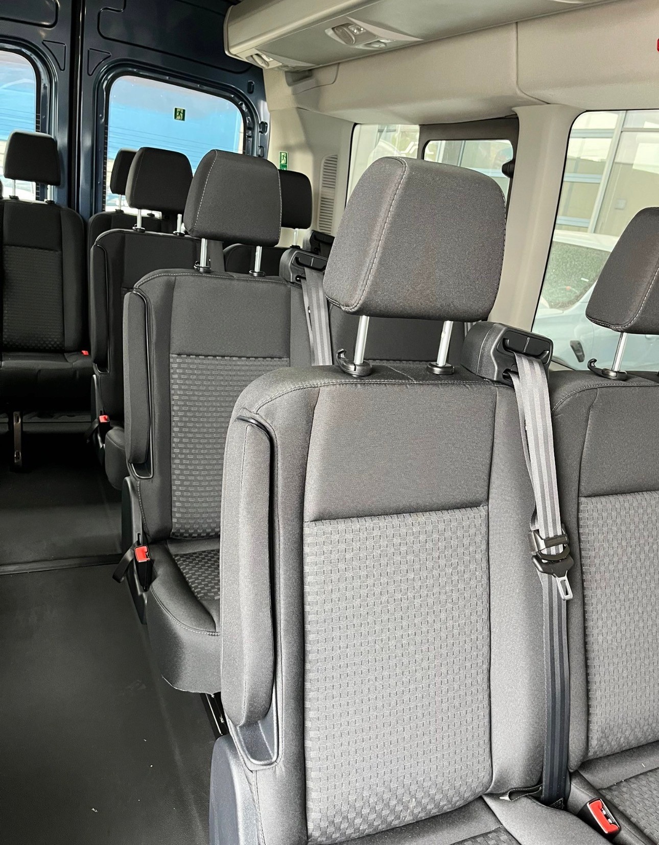 FORD Transit Minibus NEUF – 17+1 places – Caméra 360° – Régulateur adaptatif-image-9