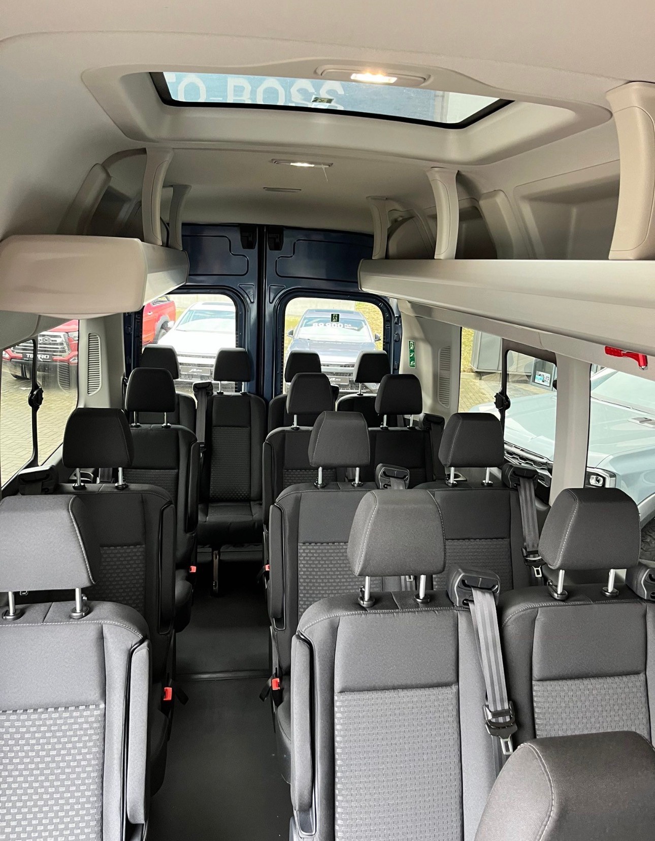 FORD Transit Minibus NEUF – 17+1 places – Caméra 360° – Régulateur adaptatif-image-4