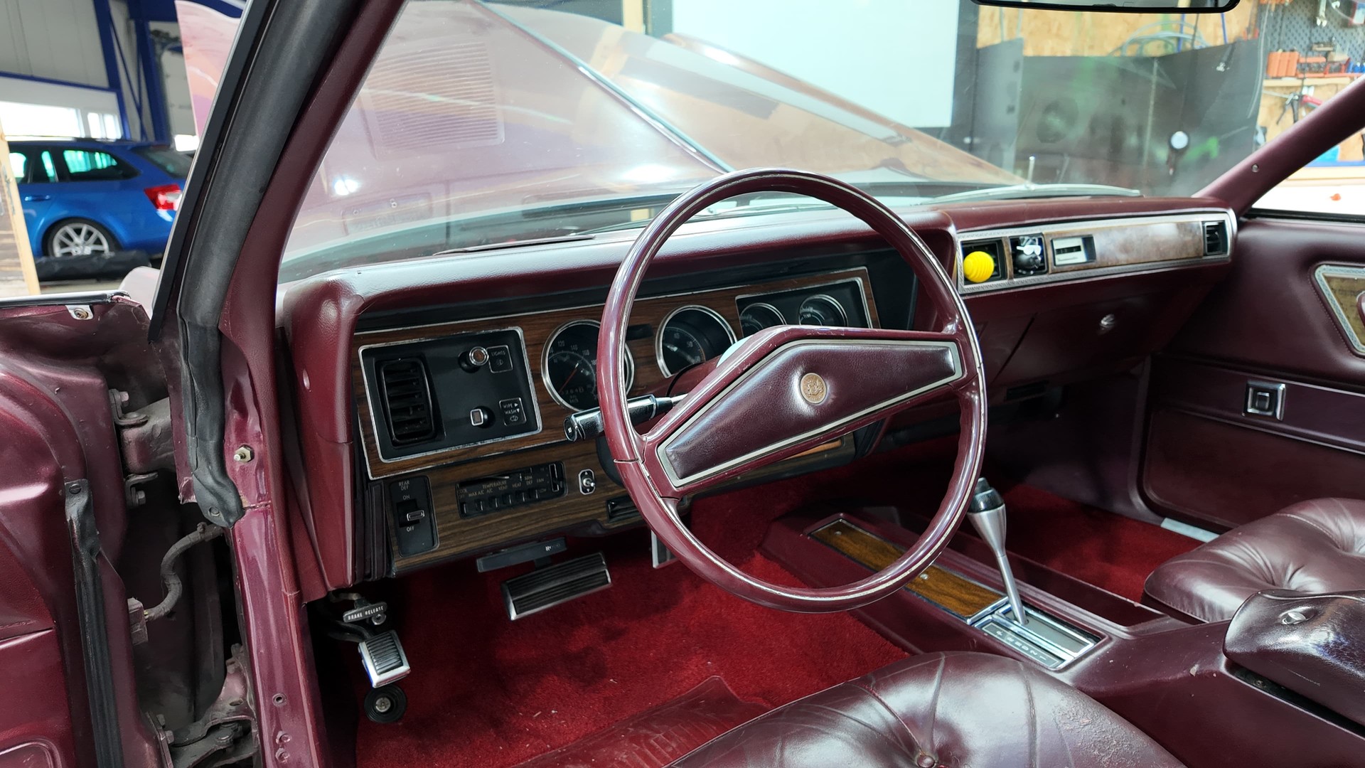 CHRYSLER Cordoba-image-14