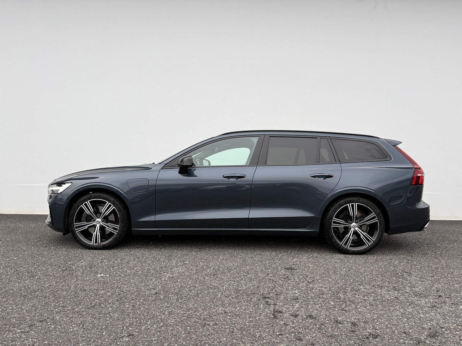 VOLVO V60 2.0 T6 TE R-Design eAWD-image-3