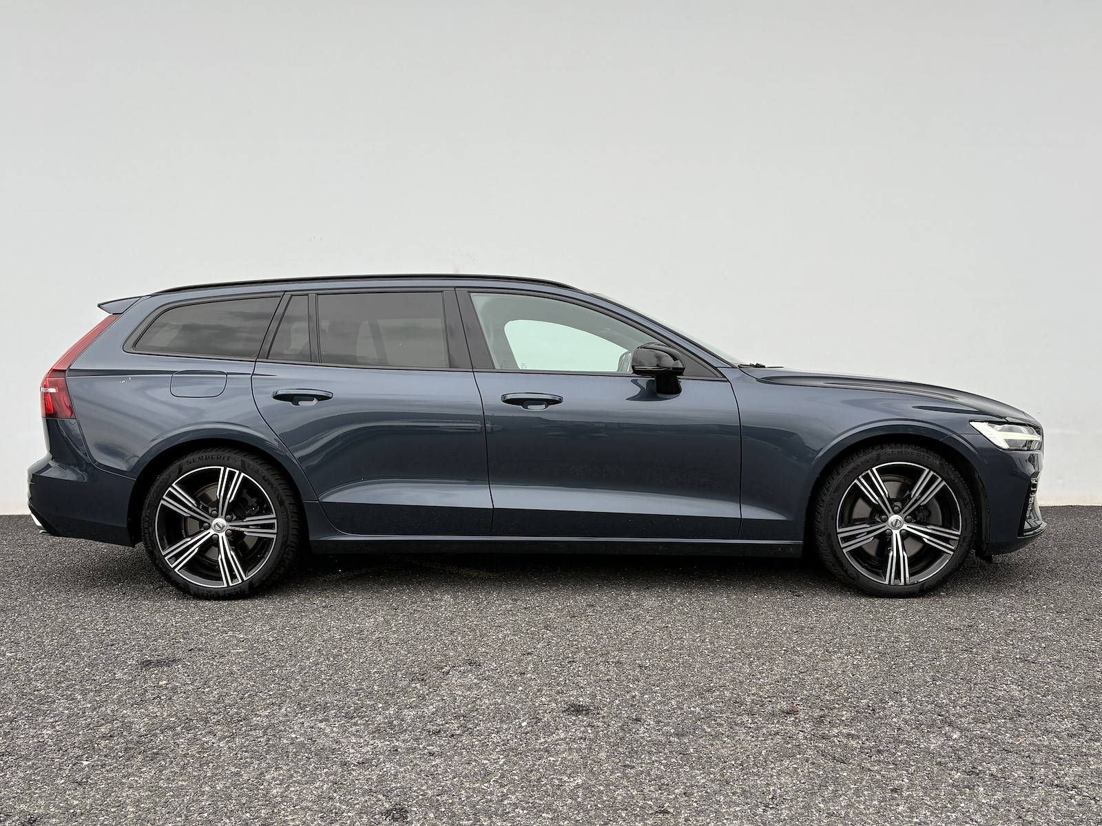VOLVO V60 2.0 T6 TE R-Design eAWD-image-4
