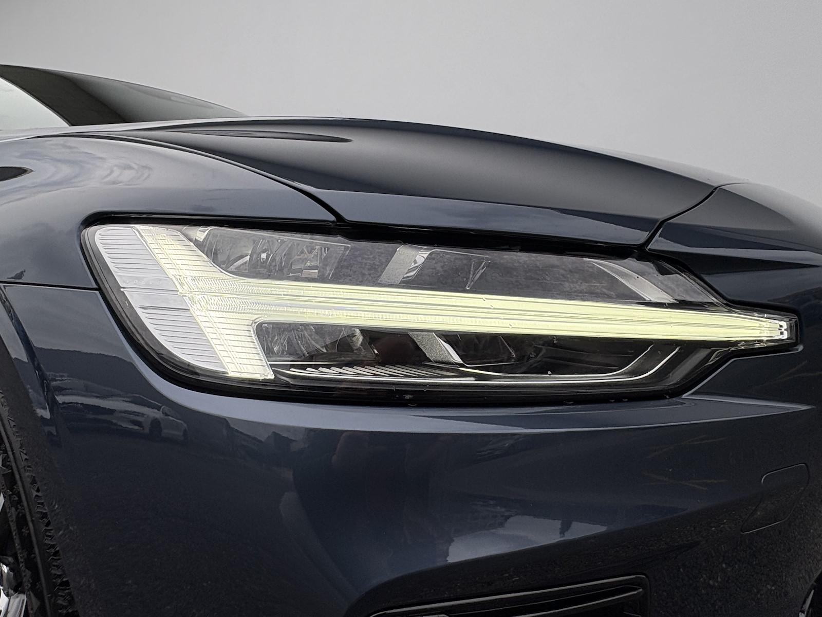 VOLVO V60 2.0 T6 TE R-Design eAWD-image-1