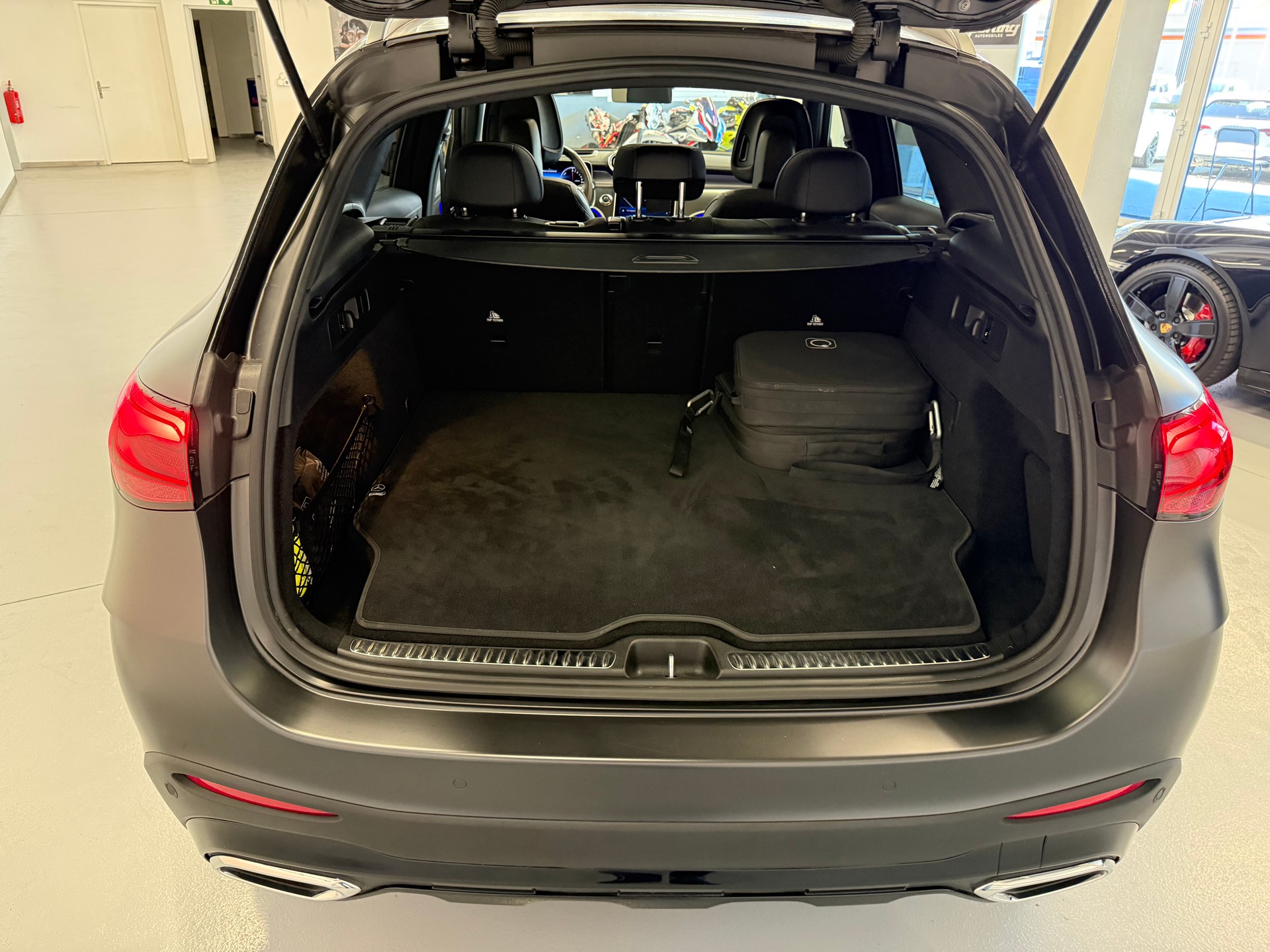 MERCEDES-BENZ GLC 400 e AMG 4Matic 9G-Tronic-image-22