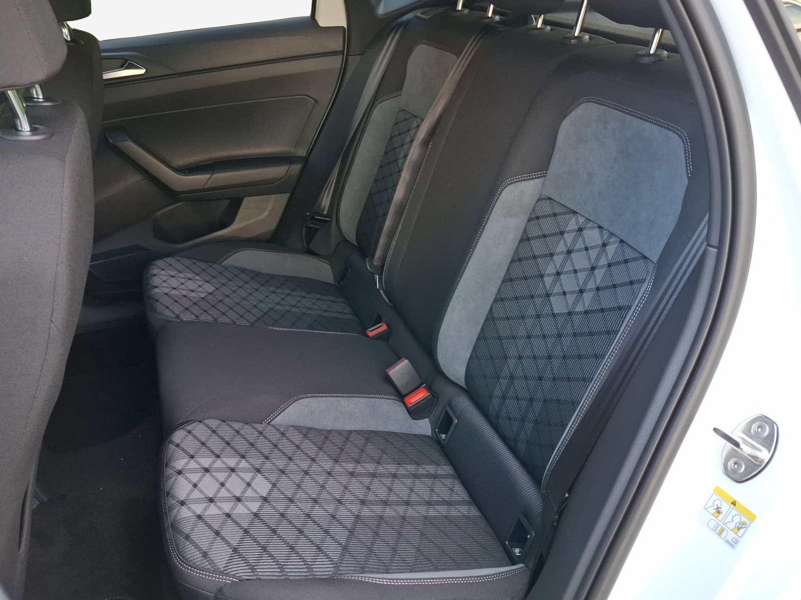 VW Polo 1.0 TSI R-Line DSG-image-11