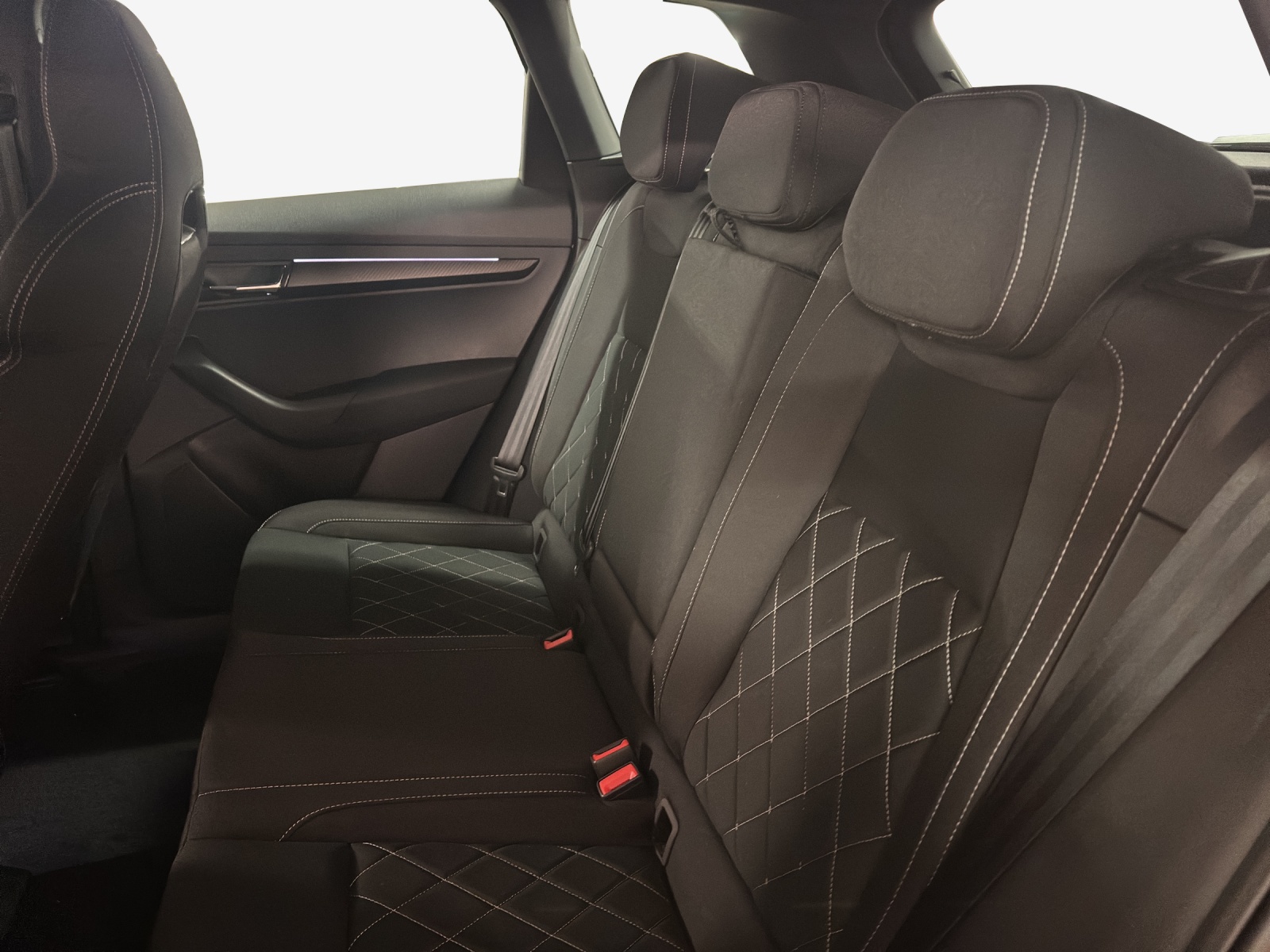SKODA Karoq 2.0 TSI SportLine 4x4 DSG-image-8