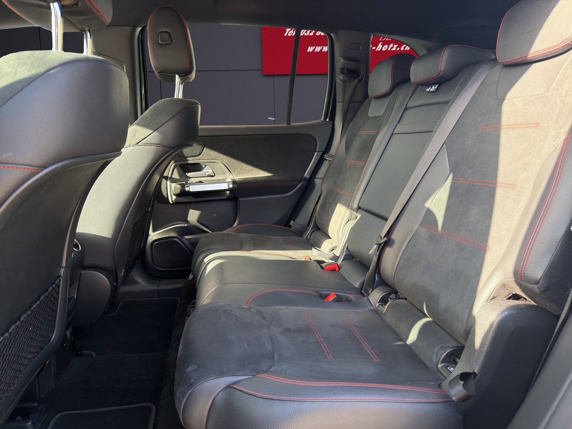 MERCEDES-BENZ EQB 300 4Matic AMG Line-image-6