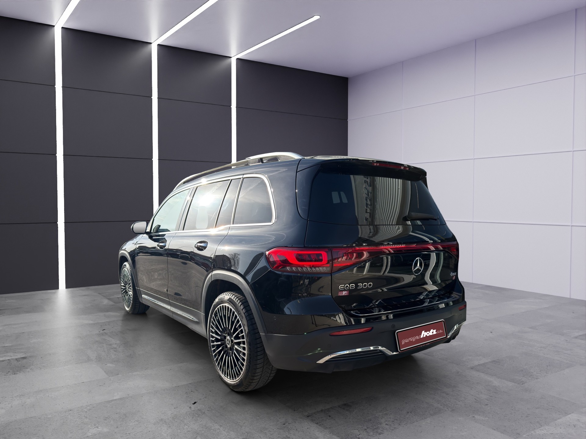 MERCEDES-BENZ EQB 300 4Matic AMG Line-showroom-element-3