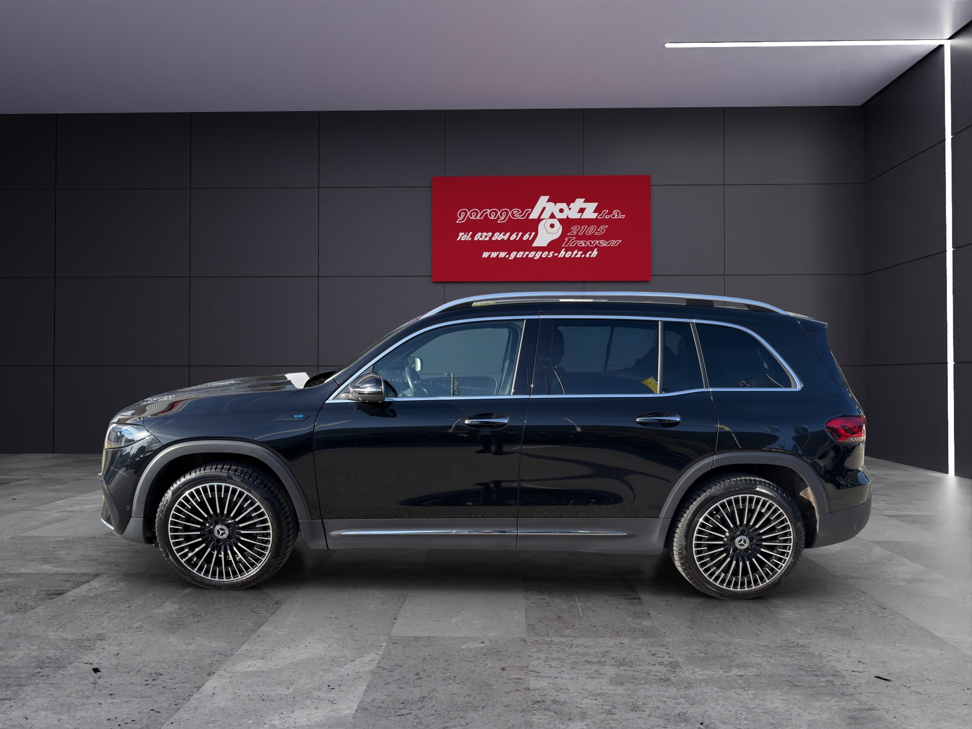 MERCEDES-BENZ EQB 300 4Matic AMG Line-showroom-element-2