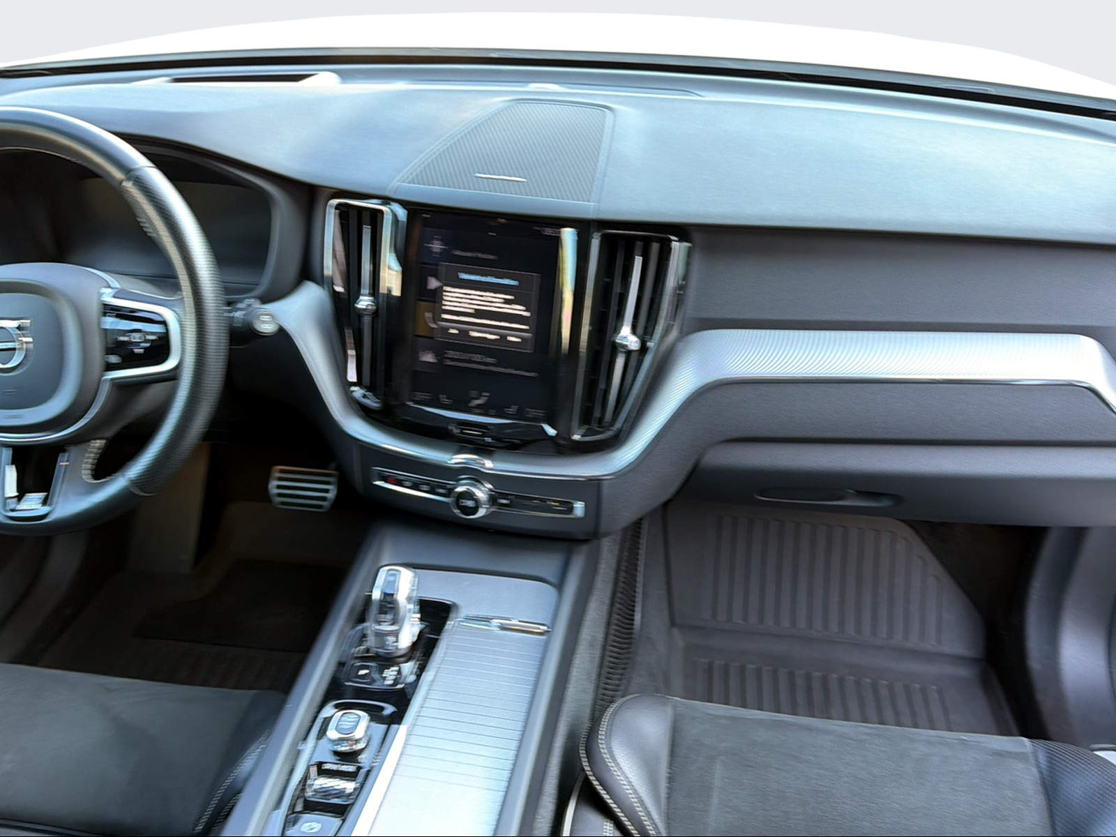 VOLVO XC60 2.0 T8 TE R-Design eAWD-image-15