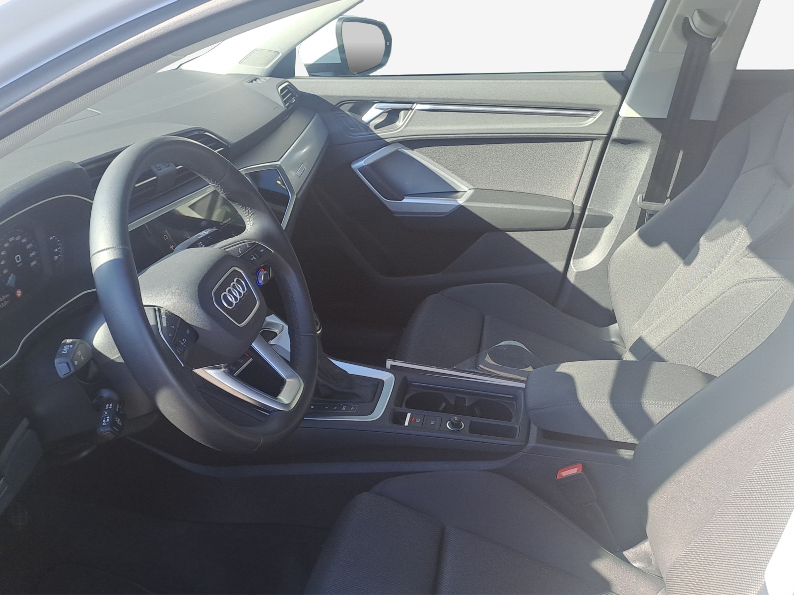 AUDI Q3 35 TFSI Attraction S-tronic-image-7