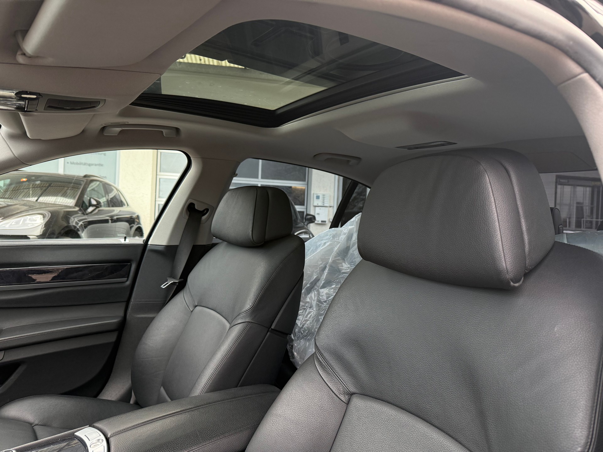 BMW 730d-image-17