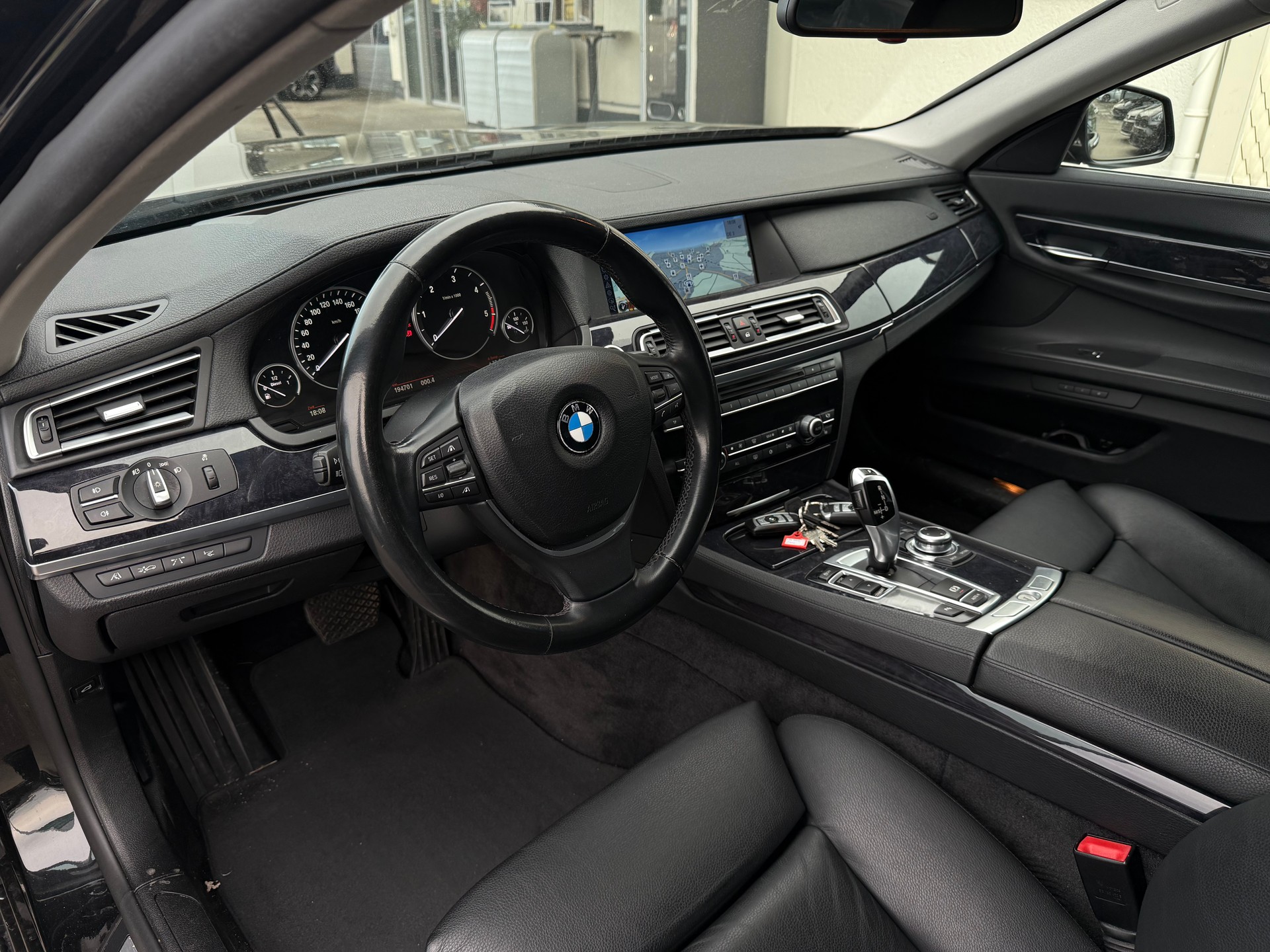 BMW 730d-image-10
