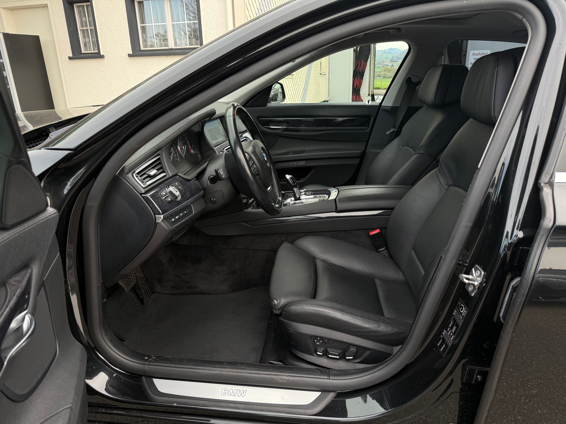 BMW 730d-image-9