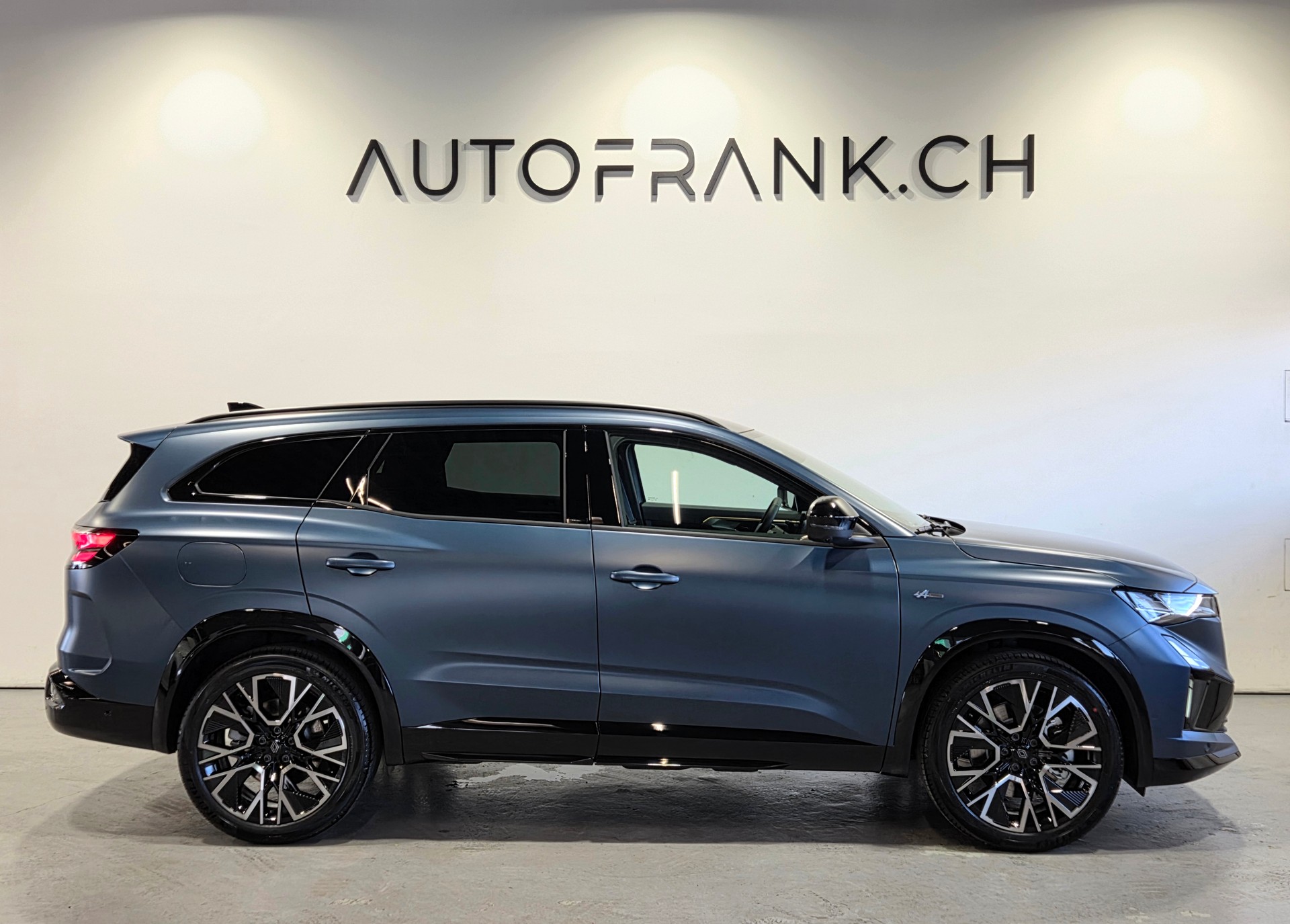 RENAULT Espace 1.2 E-Tech esprit Alpine-showroom-element-1