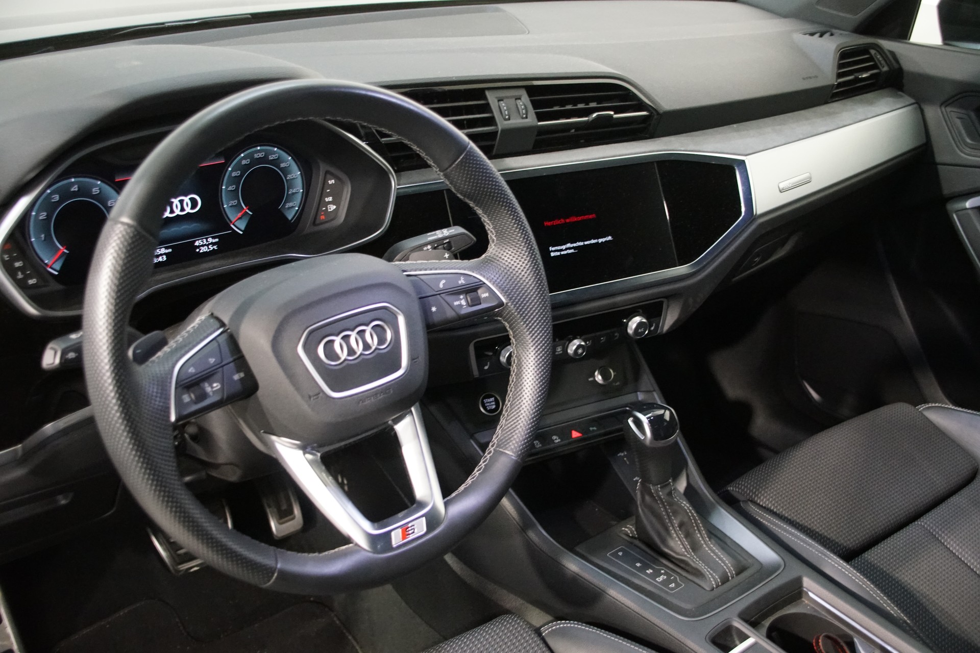 AUDI Q3 Sportback 35 TFSI S line S-tronic ++SWISS++-image-14