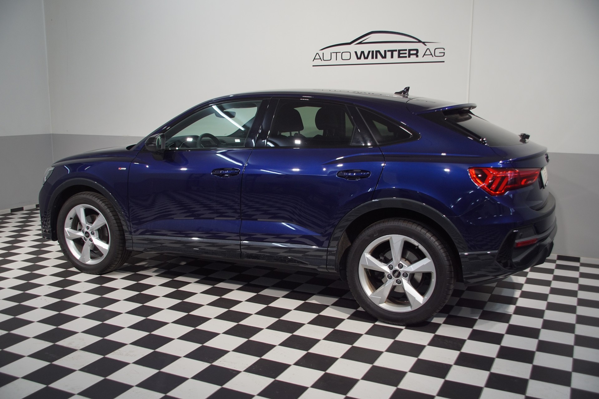 AUDI Q3 Sportback 35 TFSI S line S-tronic ++SWISS++-image-9