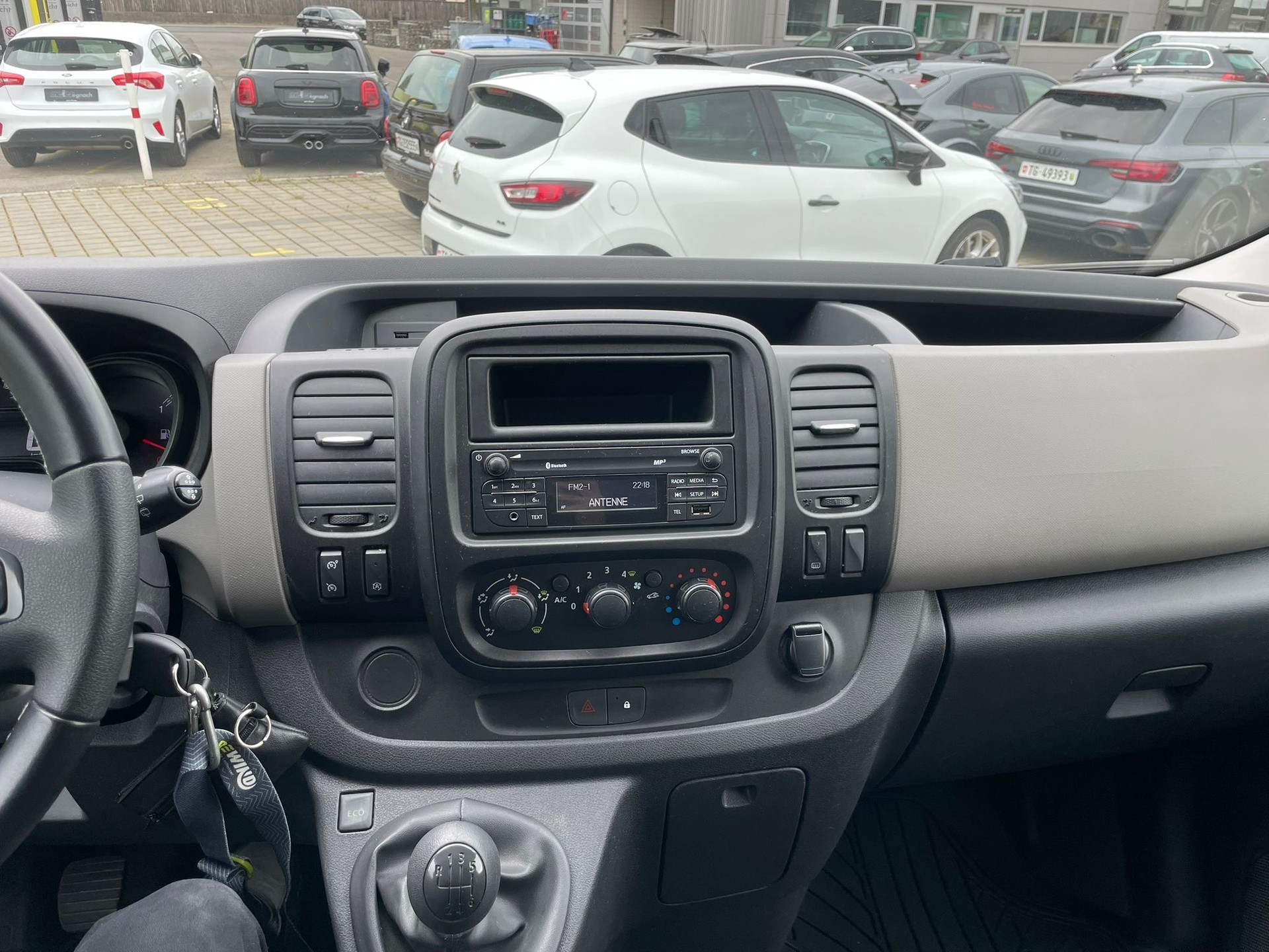 RENAULT Trafic ENERGY dCi 95 Passenger Authentique-image-11