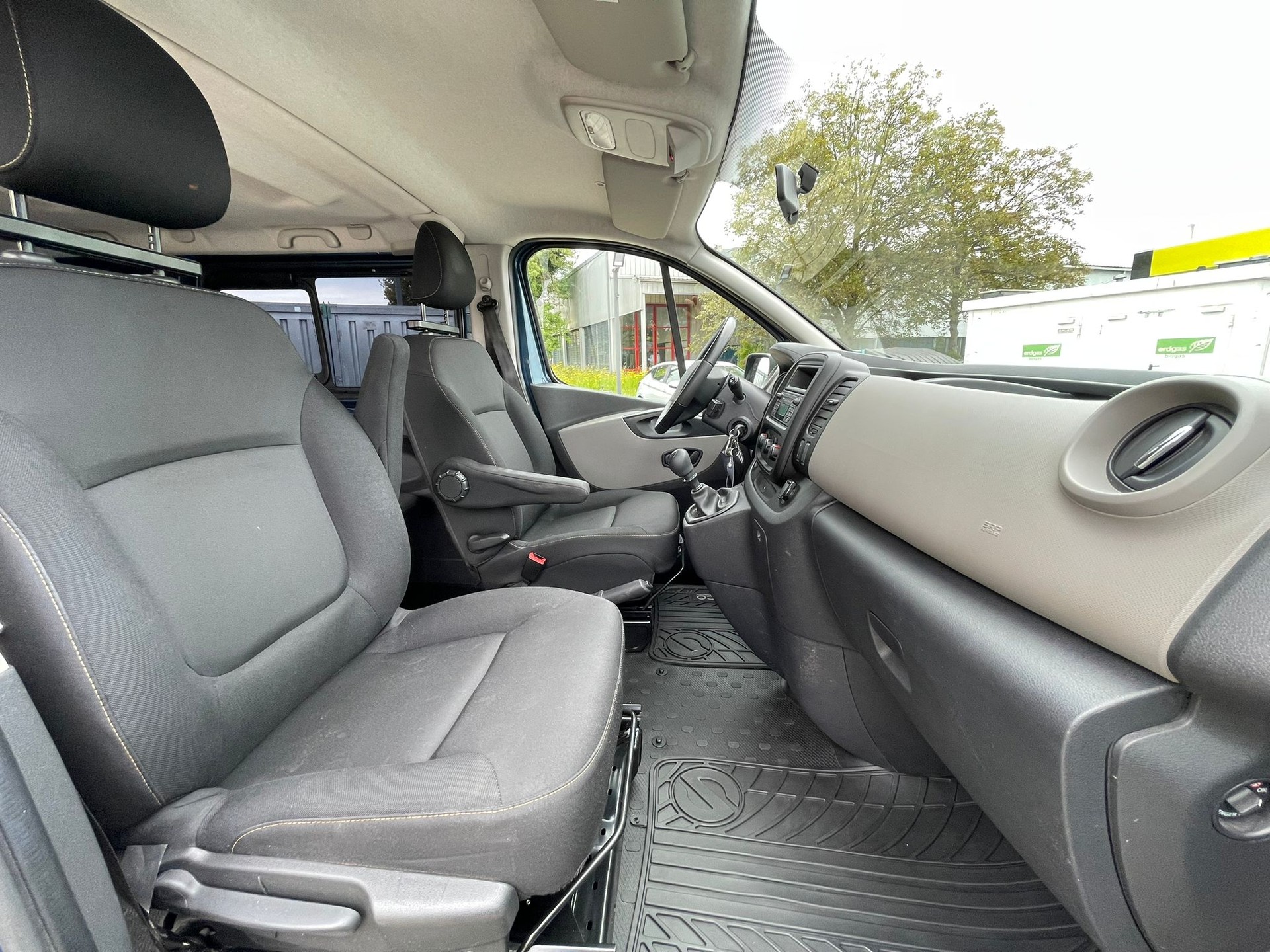 RENAULT Trafic ENERGY dCi 95 Passenger Authentique-image-13