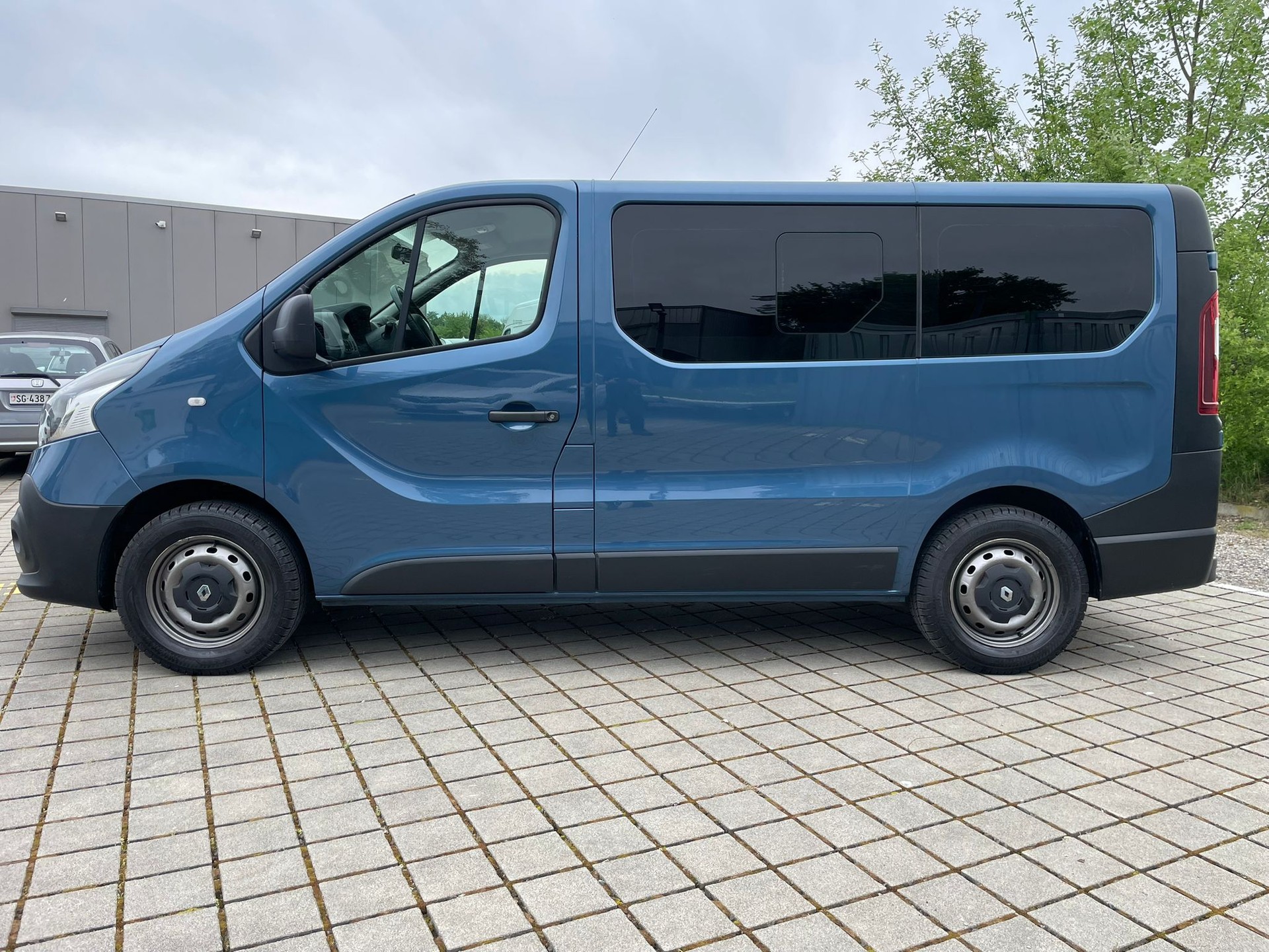RENAULT Trafic ENERGY dCi 95 Passenger Authentique-image-3