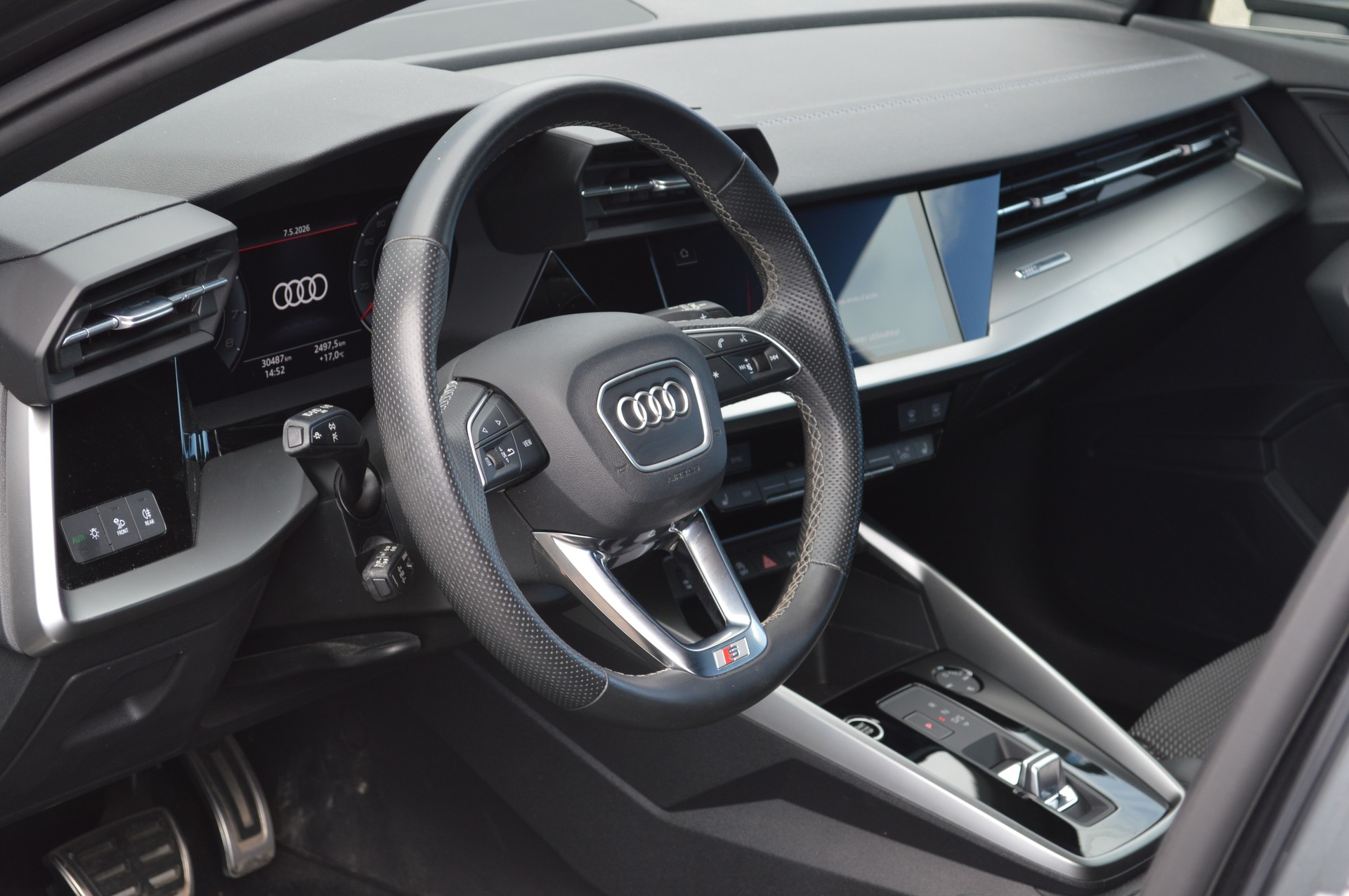 AUDI A3 Sportback 35 TFSI S line Attraction S-tronic-image-17