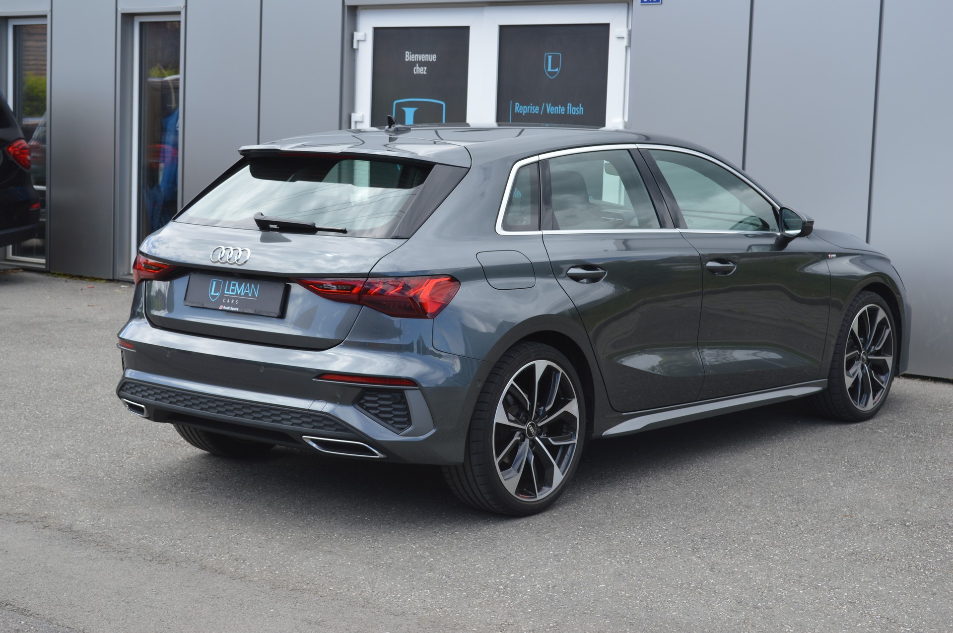 AUDI A3 Sportback 35 TFSI S line Attraction S-tronic-image-4
