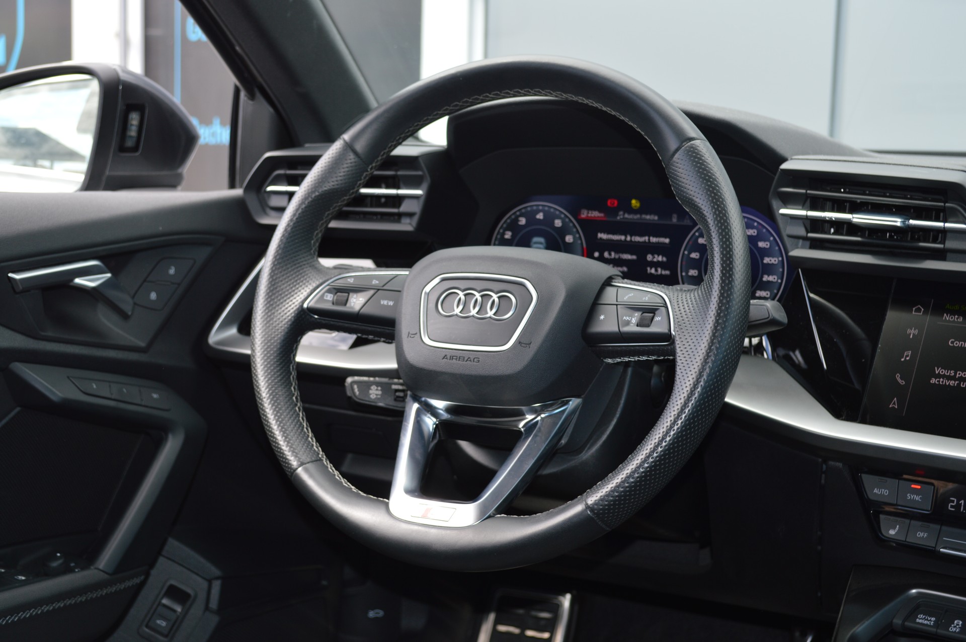 AUDI A3 Sportback 35 TFSI S line Attraction S-tronic-image-13