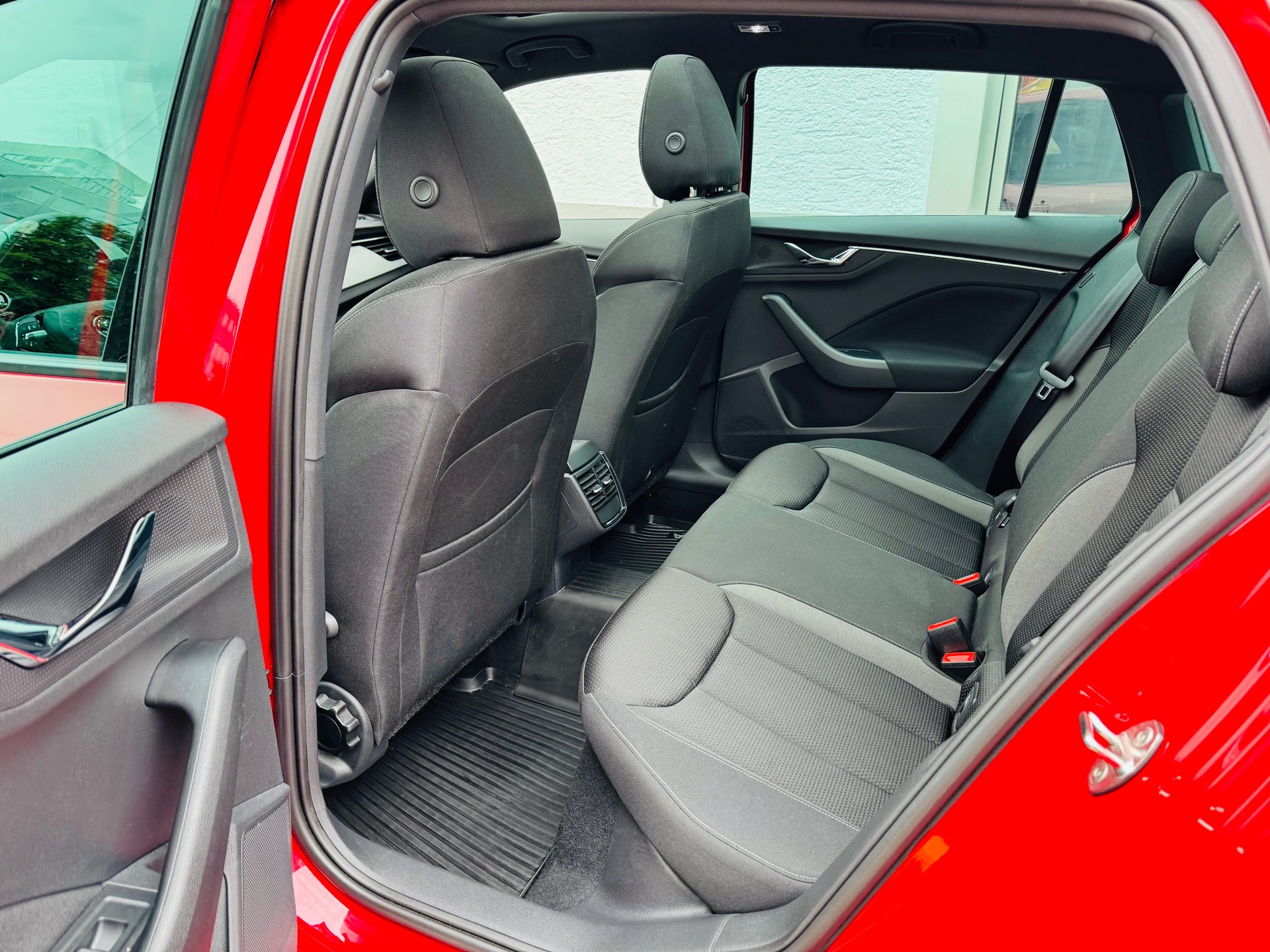 SKODA Scala 1.0 TSI Tour DSG-image-8
