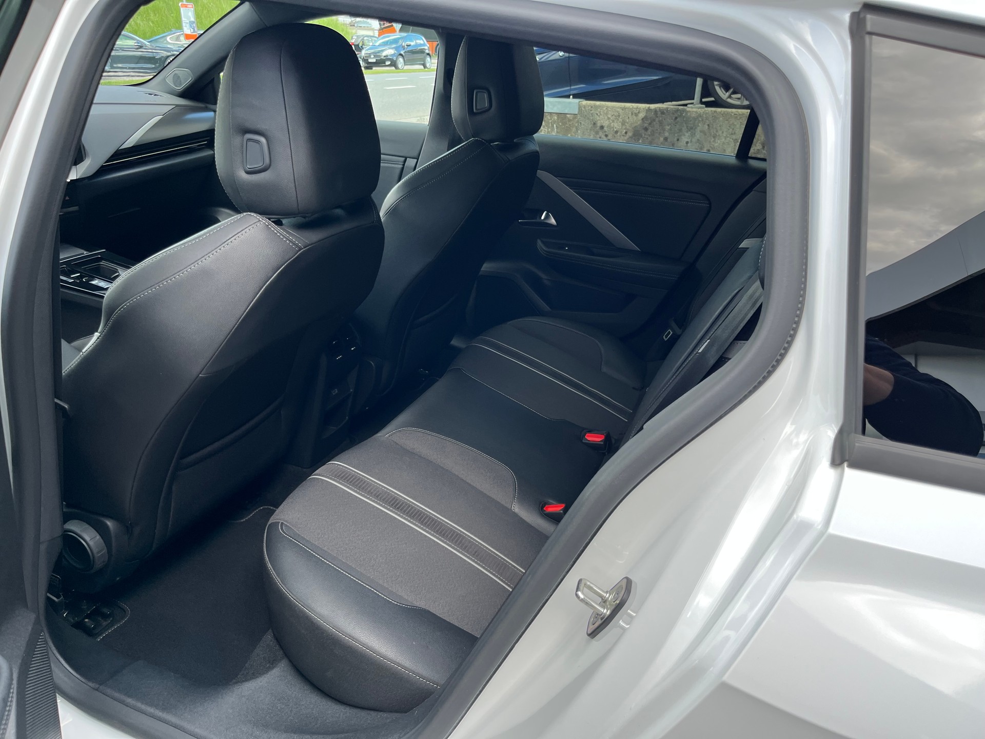 OPEL Astra Sports Tourer 1.5 d Swiss Plus A-image-7