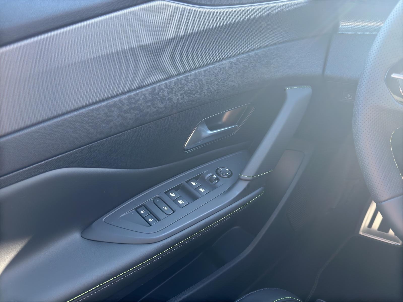 PEUGEOT 308 SW 1.6 PHEV 195 GT-image-10