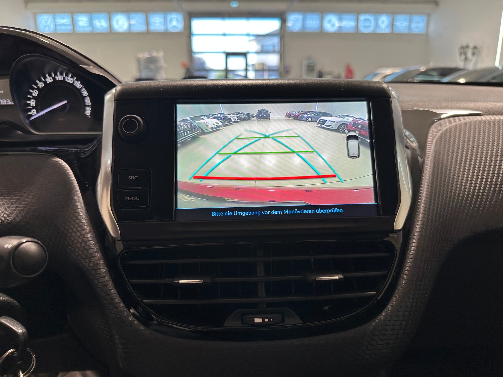 PEUGEOT 208 1.2 PureTech Signature-image-16