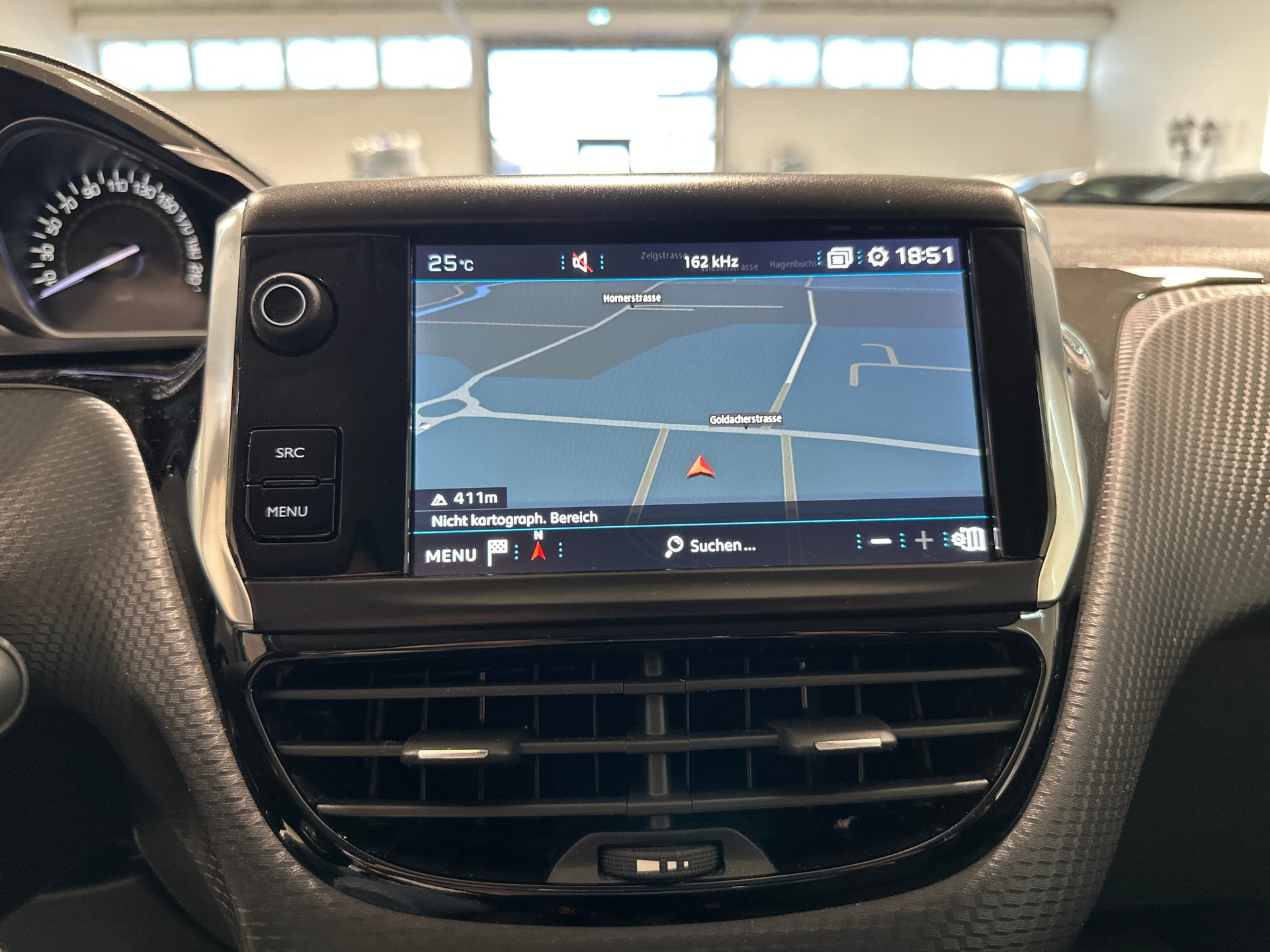 PEUGEOT 208 1.2 PureTech Signature-image-17