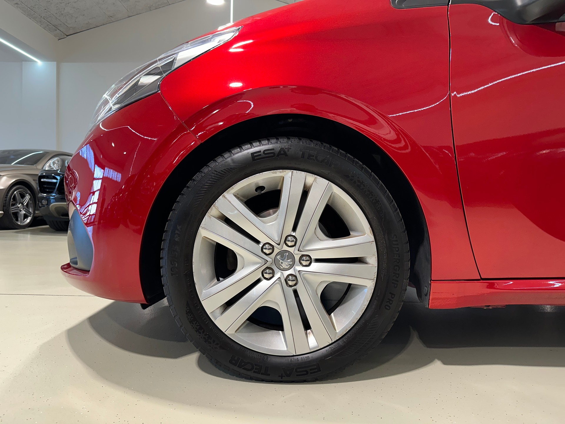 PEUGEOT 208 1.2 PureTech Signature-showroom-element-3