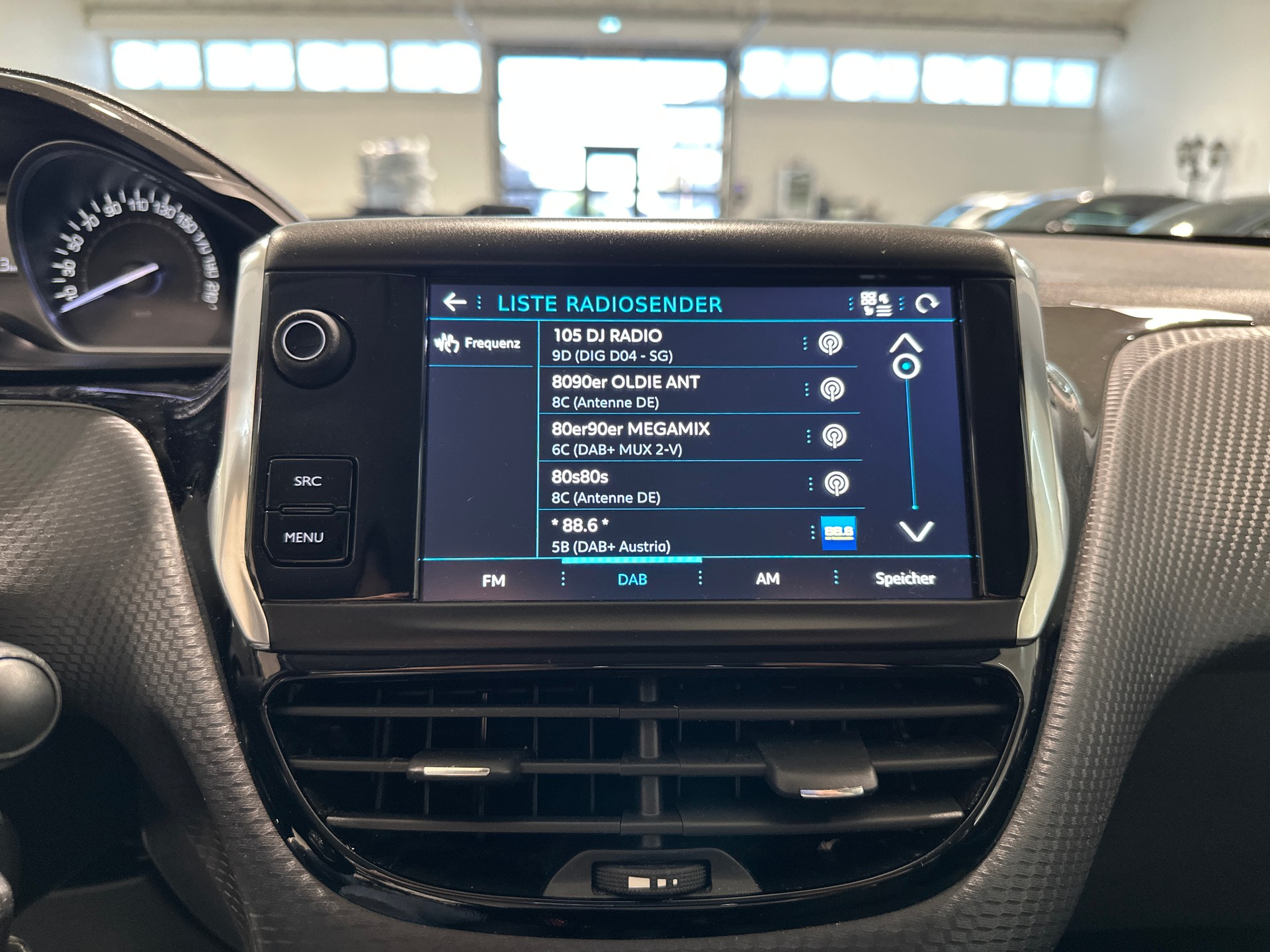 PEUGEOT 208 1.2 PureTech Signature-image-19