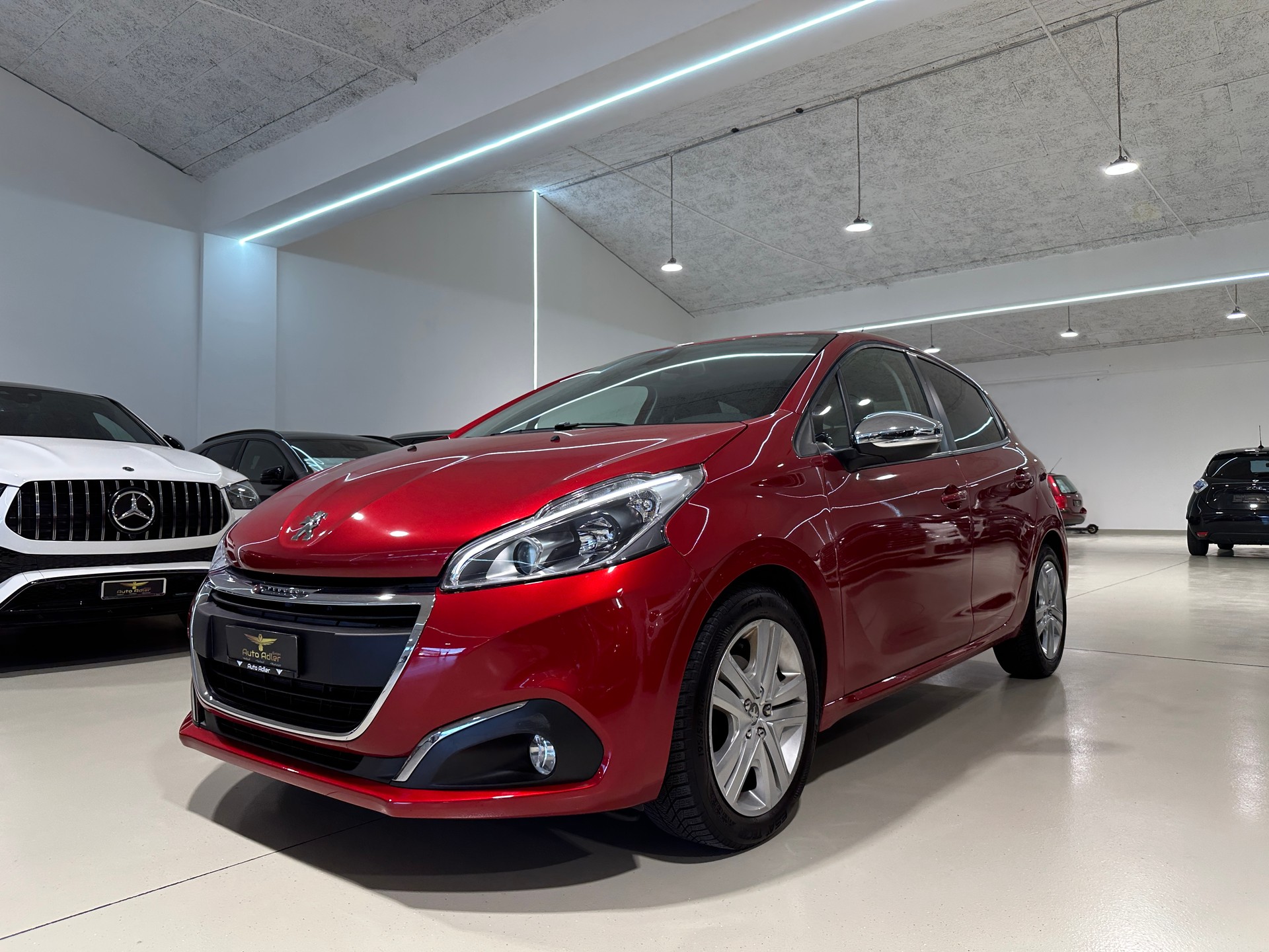 PEUGEOT 208 1.2 PureTech Signature-showroom-element-2