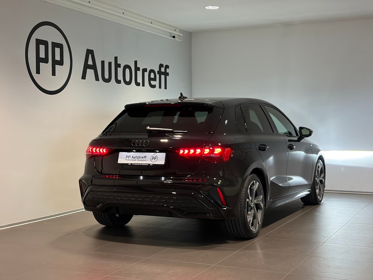 AUDI A3 Sportback TFSI 110 kW S line Attraction S tronic-image-14