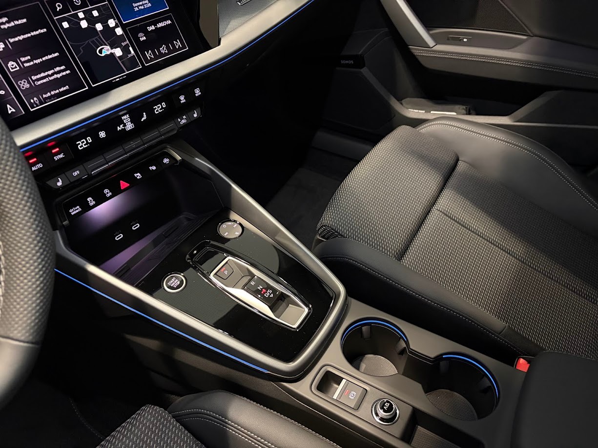 AUDI A3 Sportback TFSI 110 kW S line Attraction S tronic-image-10