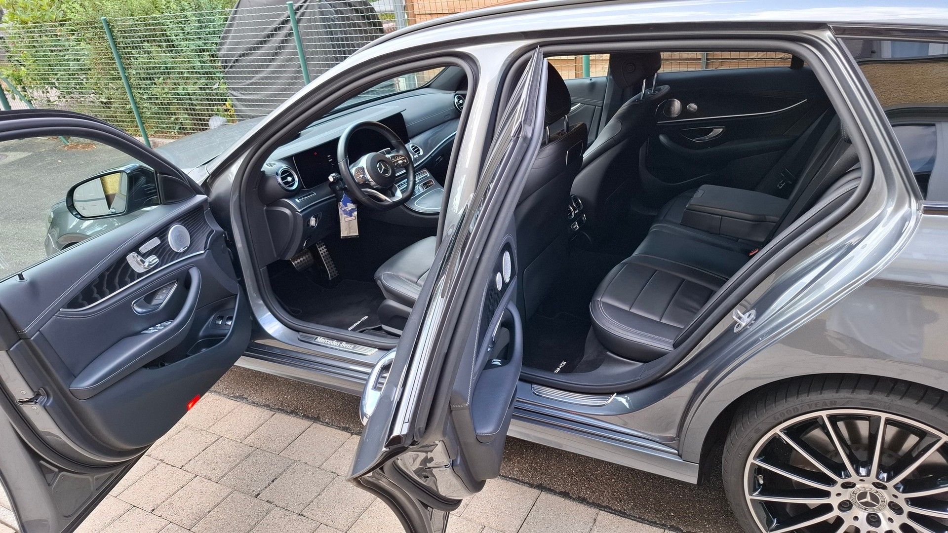 MERCEDES-BENZ E 450 AMG Line 4matic-image-4