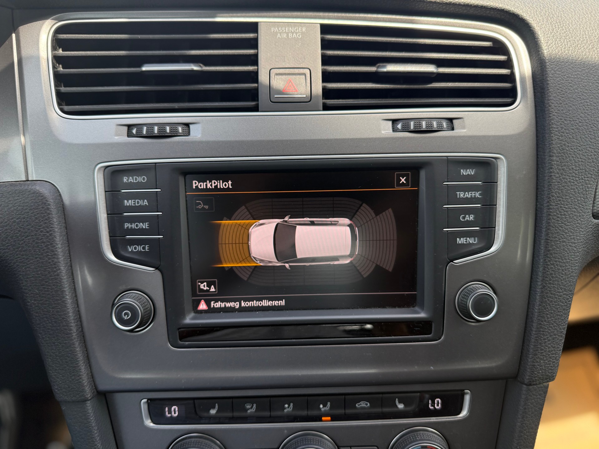 VW Golf 1.4 TSI Lounge-image-14