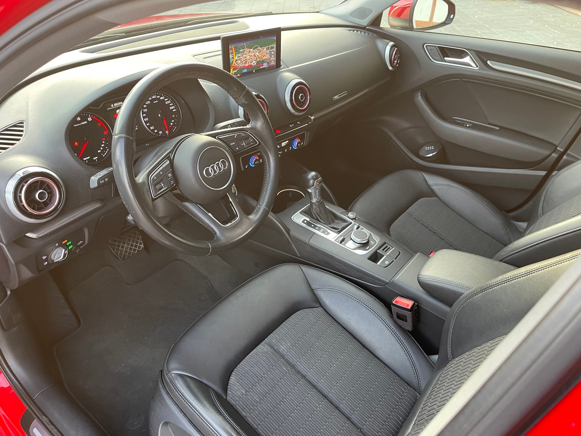 AUDI A3 Limousine 1.5 TFSI Sport S-tronic-image-13