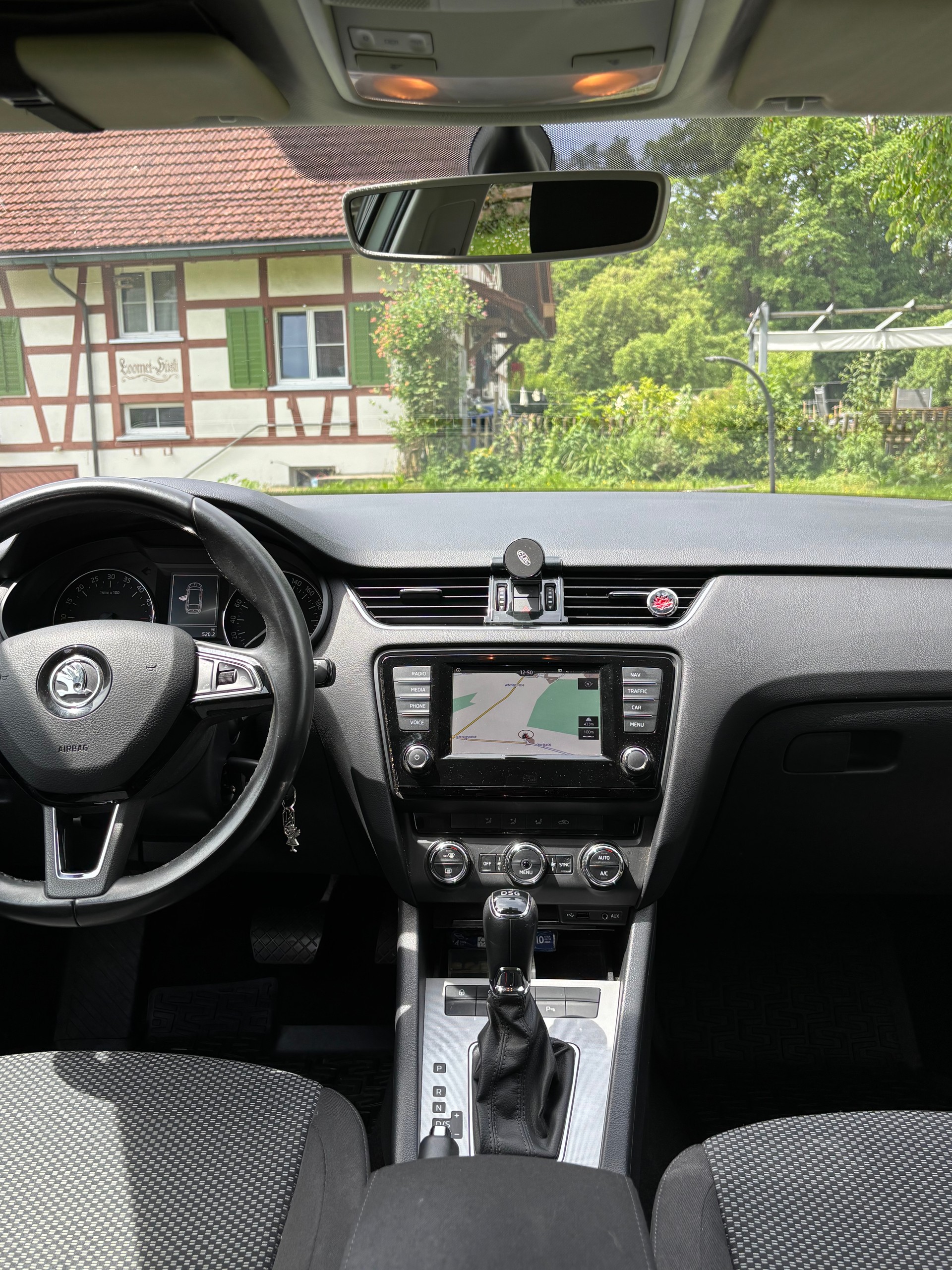 SKODA 1.6 TDI 110 Ambition DSG-image-4