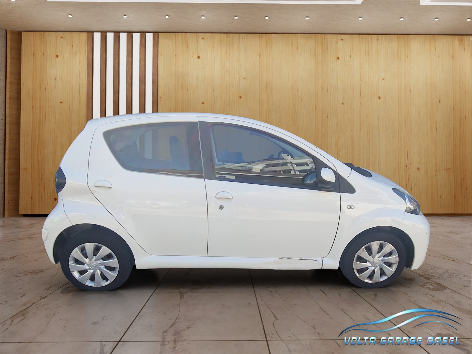 TOYOTA AYGO-showroom-element-1
