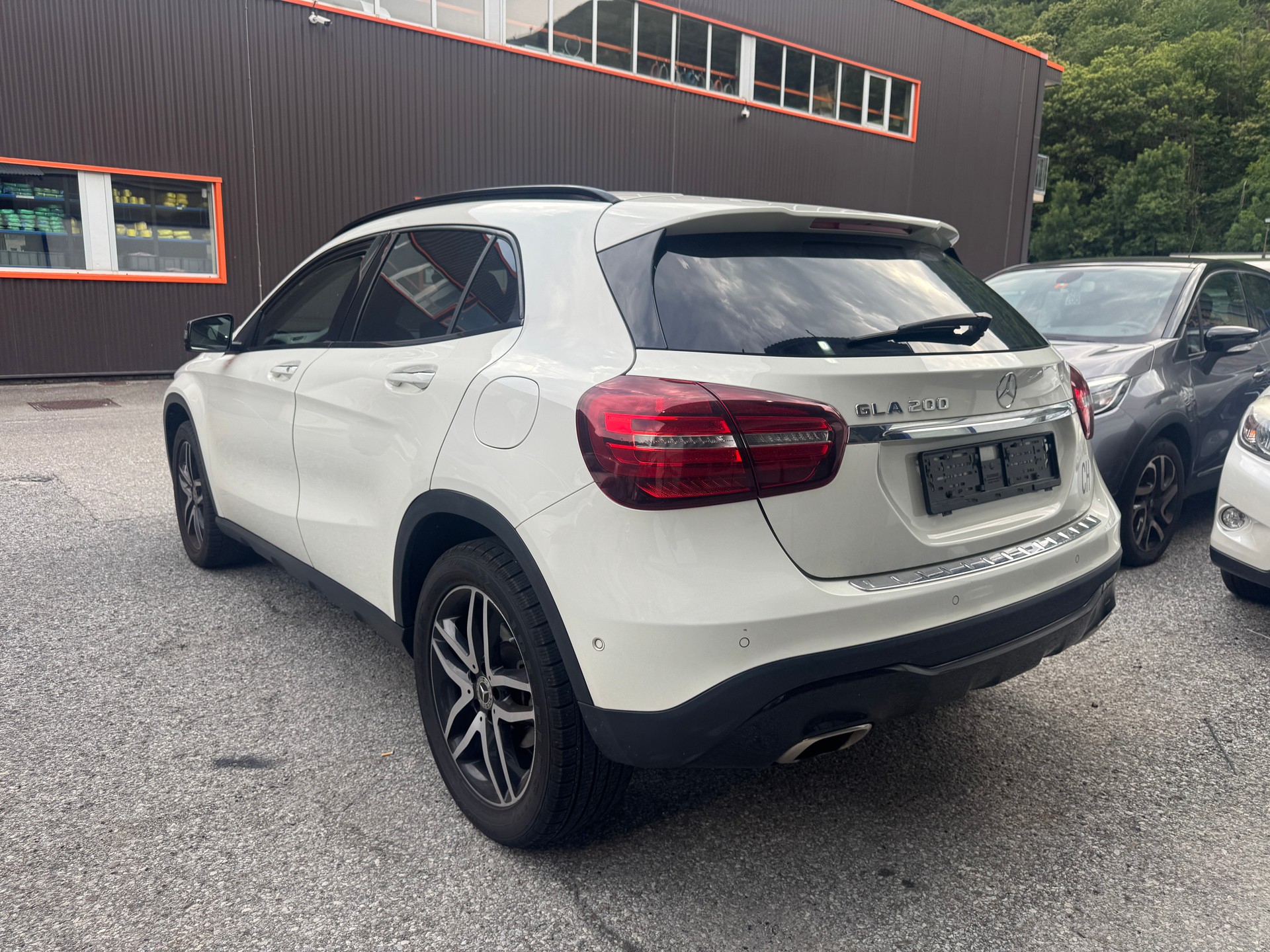 MERCEDES-BENZ GLA 200 Style 7G-DCT-image-3