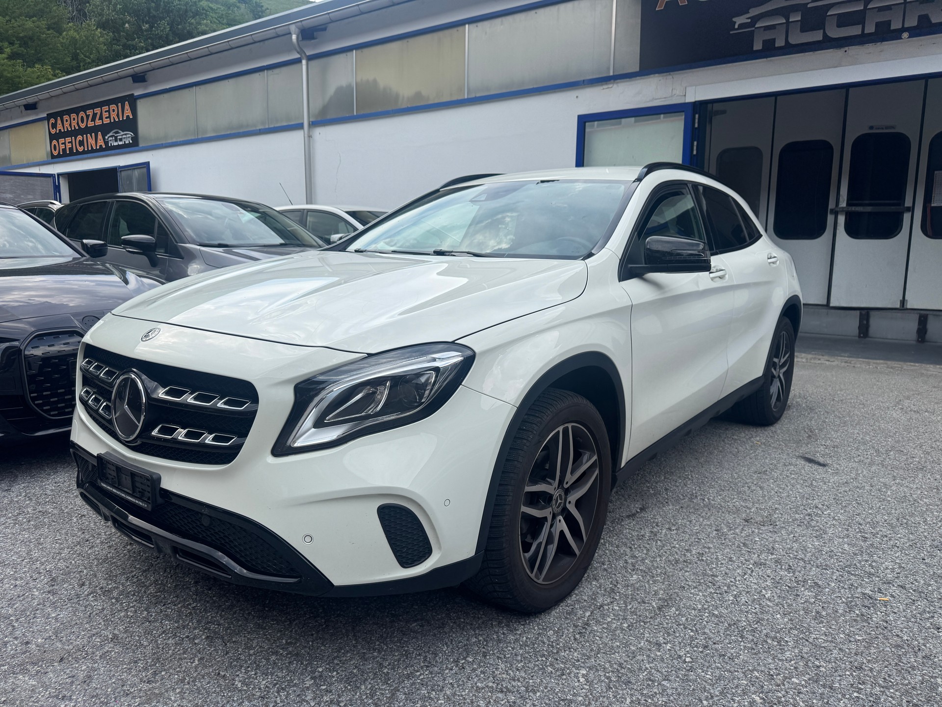 MERCEDES-BENZ GLA 200 Style 7G-DCT-image-4
