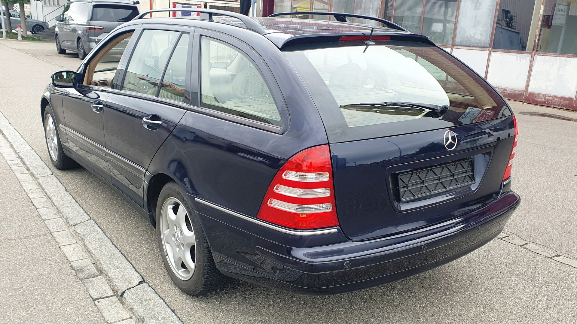 MERCEDES-BENZ C 320 Avantgarde 4Matic Automatic-image-4