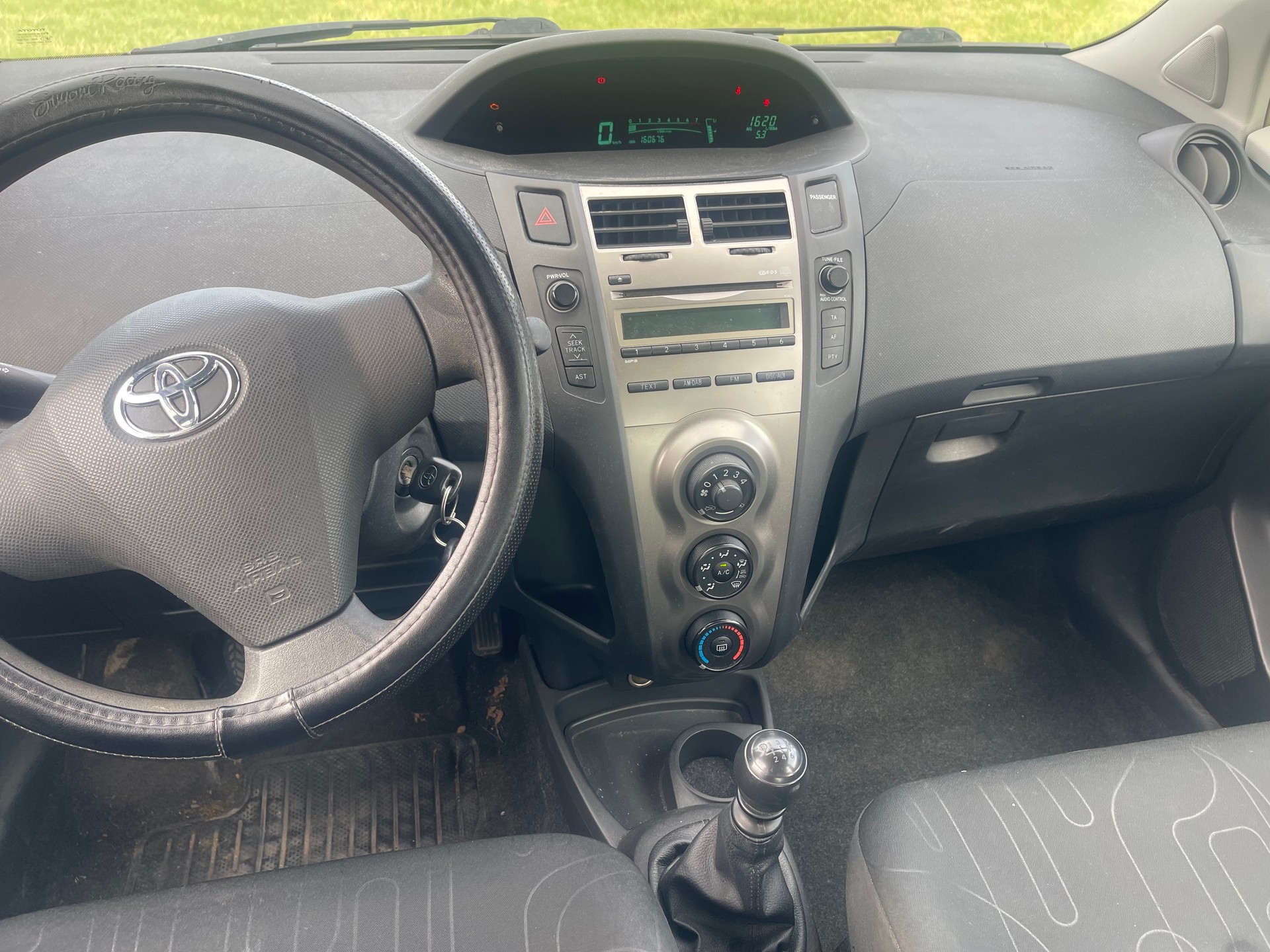 TOYOTA Yaris 1.33 Linea Sol-image-4