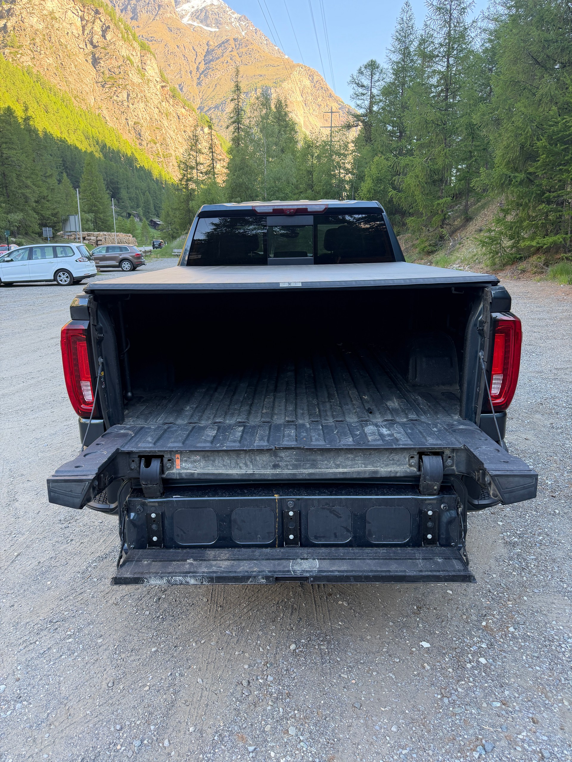 GMC Sierra 1500 AT4-image-2