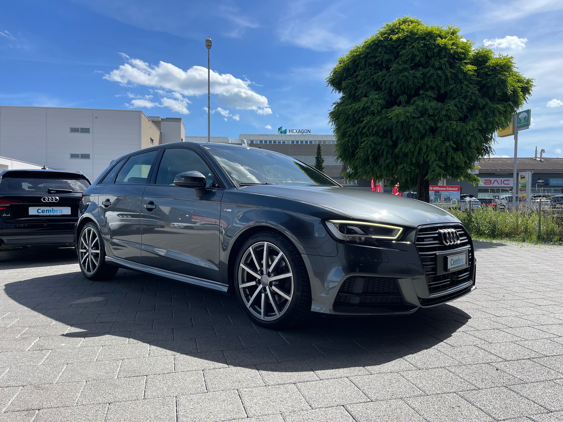 AUDI A3 Sportback 40 TFSI S-Line quattro S-tronic-image-2