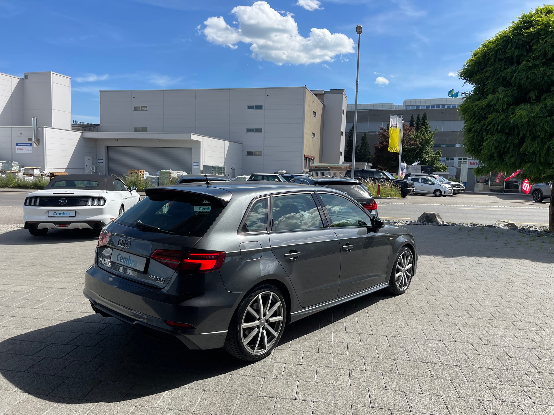 AUDI A3 Sportback 40 TFSI S-Line quattro S-tronic-image-6
