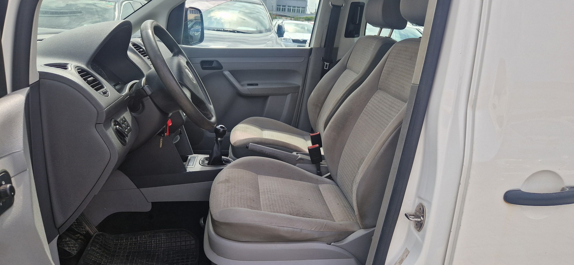 VW Caddy 1.9TDI PD 4Motion-image-5