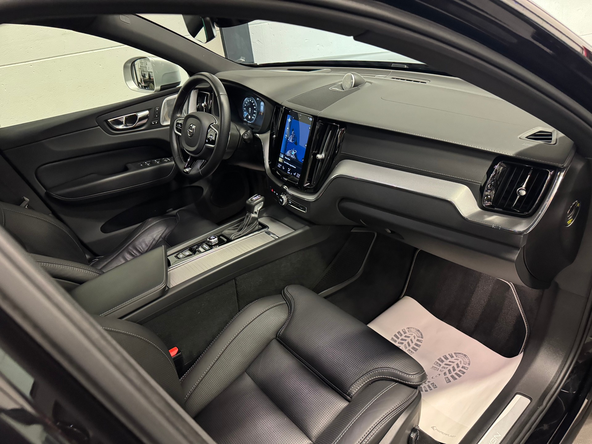 VOLVO XC60 T6 AWD R-Design Geartronic-image-19